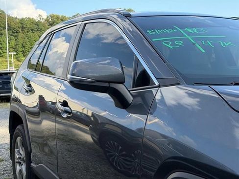 Used 2025 Toyota RAV4 XLE FWD image 10