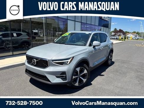 Certified 2025 Volvo XC40 B5 Plus AWD/4WD image 1