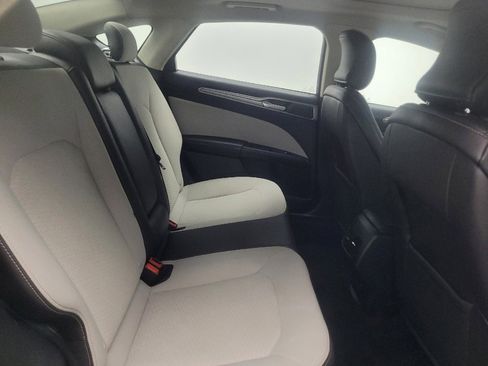 Used 2019 Ford Fusion SE w/ Equipment Group 151A FWD image 19