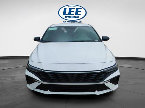 New 2025 Hyundai Elantra SEL image 8
