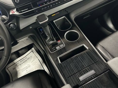 Used 2025 Toyota Sienna XSE image 40