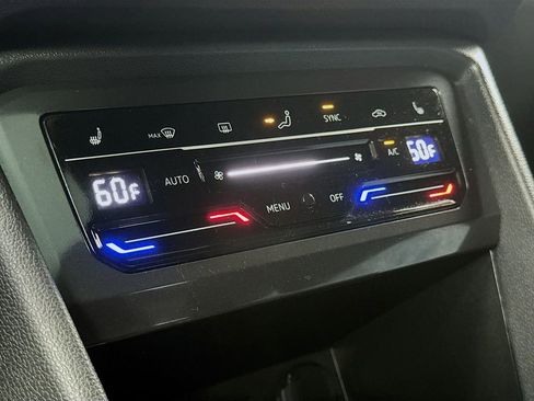 Used 2022 Volkswagen Tiguan SE w/ Panoramic Sunroof Package image 18