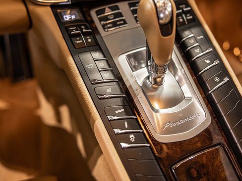 Used 2016 Porsche Panamera 4 image 30