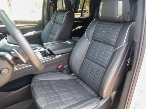 Used 2025 Cadillac Escalade V w/ LPO, ONYX Package AWD/4WD image 7