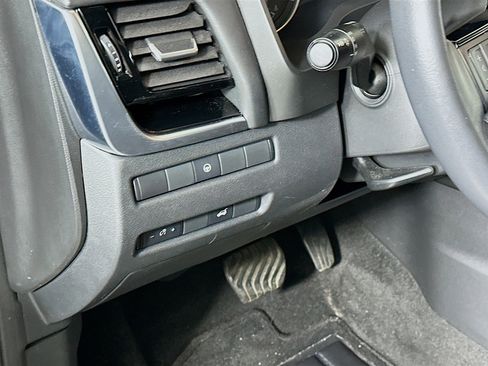 Used 2023 Nissan Rogue SL image 17