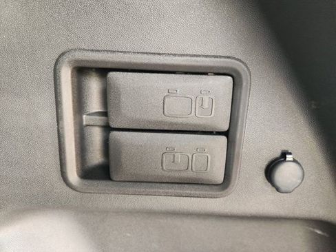 Used 2024 Chevrolet Equinox Premier image 36