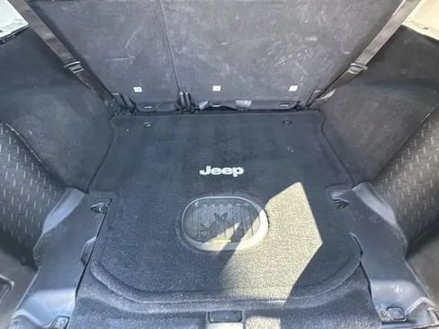 Used 2016 Jeep Wrangler Unlimited Sahara AWD/4WD image 14