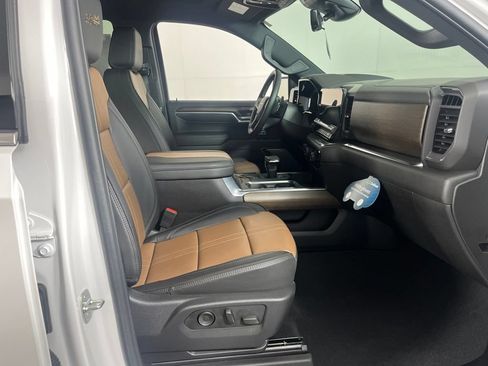 Certified 2024 Chevrolet Silverado 1500 High Country w/ Technology Package AWD/4WD image 10