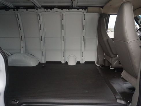 Certified 2025 Chevrolet Express 3500 w/ Driver Convenience Package image 21