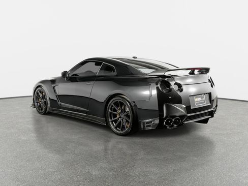 Used 2015 Nissan GT-R Black Edition image 15