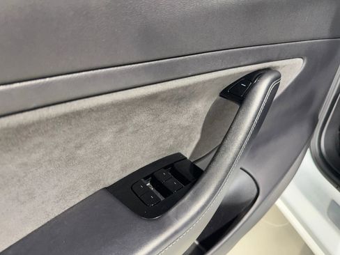 Used 2019 Tesla Model 3 Standard Range image 15