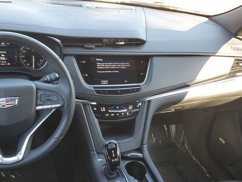 Certified 2021 Cadillac XT6 Luxury w/ LPO, Floor Liner Package image 18