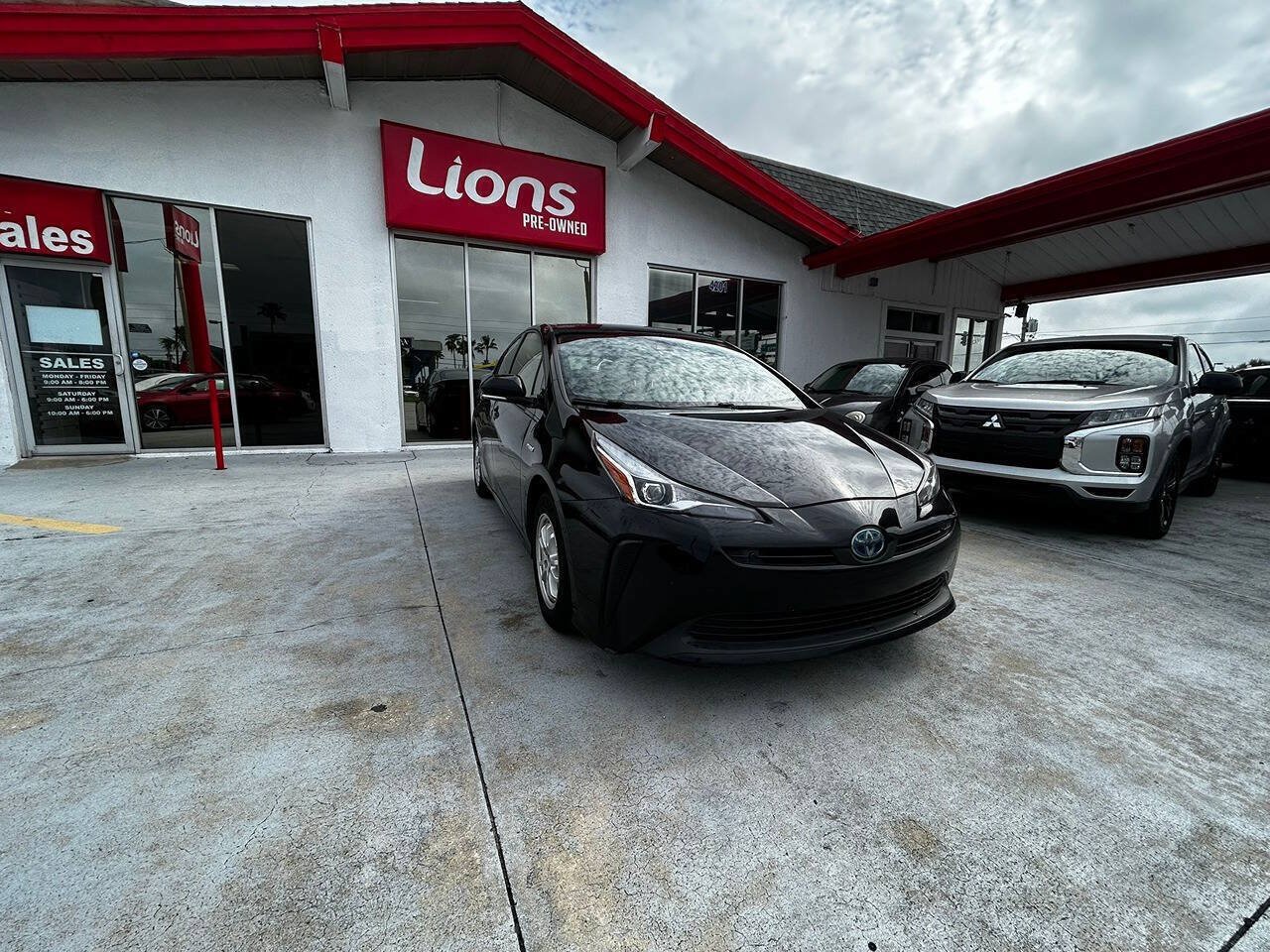 Used 2020 Toyota Prius LE FWD image 5