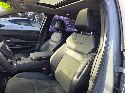 Used 2024 Nissan Ariya FWD image 25