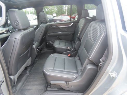 Used 2025 GMC Acadia Denali w/ Super Cruise Package FWD image 19