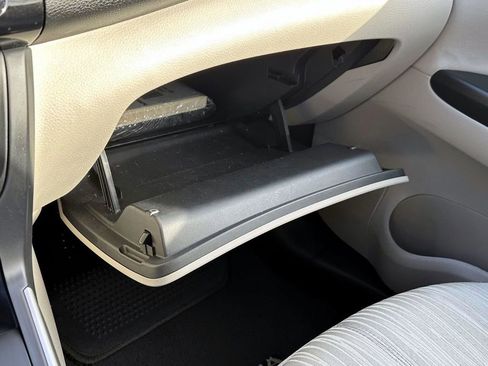 Used 2016 Nissan Sentra SV w/ Driver's Assist Package image 32