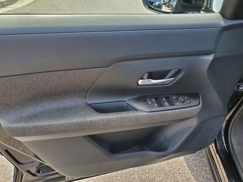 Certified 2025 Nissan Kicks SV FWD image 16