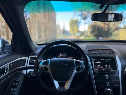 Used 2015 Ford Explorer XLT w/ Equipment Group 202A image 12