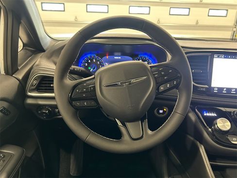 New 2026 Chrysler Pacifica Limited w/ S Appearance Package image 29