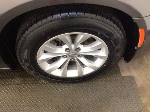 Used 2021 Chrysler 300 Touring RWD image 27