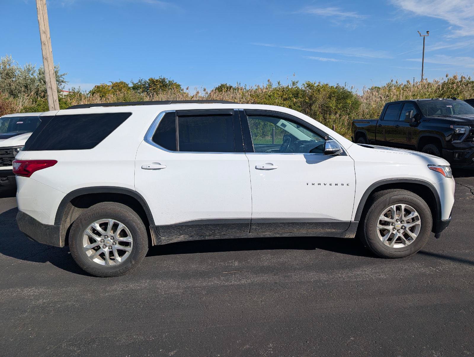Used 2020 Chevrolet Traverse LT w/ Driver Confidence II Package AWD/4WD image 9