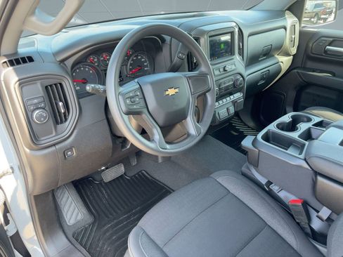 Used 2025 Chevrolet Silverado 1500 Custom image 4