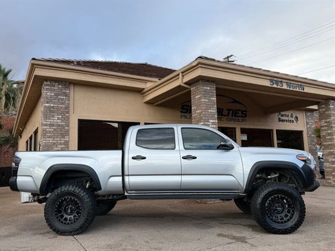 Used 2019 Toyota Tacoma TRD Off-Road image 6