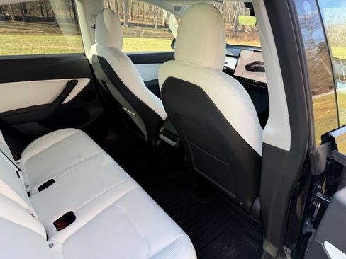 Used 2022 Tesla Model Y Performance image 18