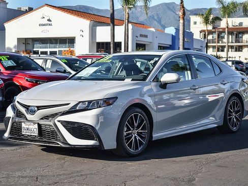 Used 2023 Toyota Camry SE image 3