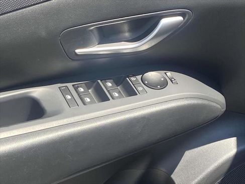 Certified 2025 Hyundai Tucson SE image 13