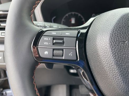 Used 2025 Honda Pilot TrailSport image 23