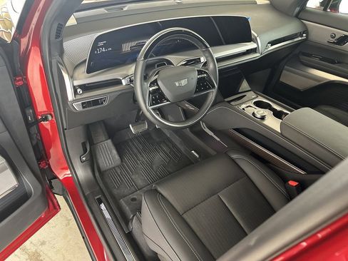 Certified 2026 Cadillac Vistiq Sport w/ LPO, Floor Liner Package image 12