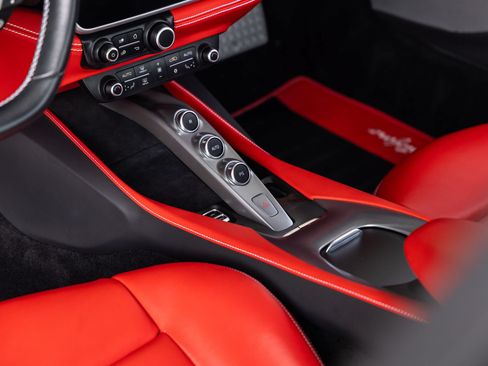 Used 2020 Ferrari Portofino RWD image 40