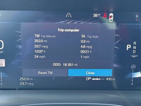 Used 2025 Volvo XC60 B5 Plus image 27