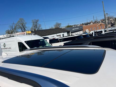 Used 2017 Ford Explorer Platinum image 4