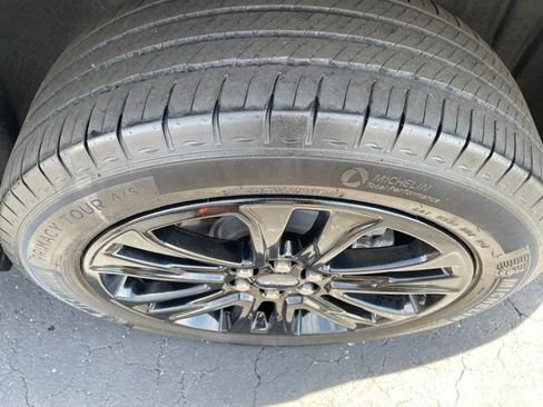 Used 2023 GMC Acadia SLE w/ Driver Convenience Package FWD image 30