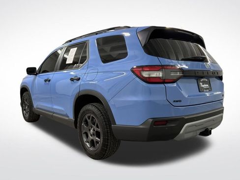 Used 2024 Honda Pilot TrailSport image 2