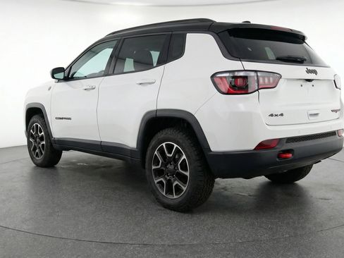 Used 2025 Jeep Compass Trailhawk image 6