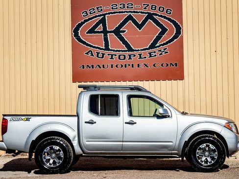 Used 2020 Nissan Frontier PRO-4X w/ Pro-4x Utility Package image 2