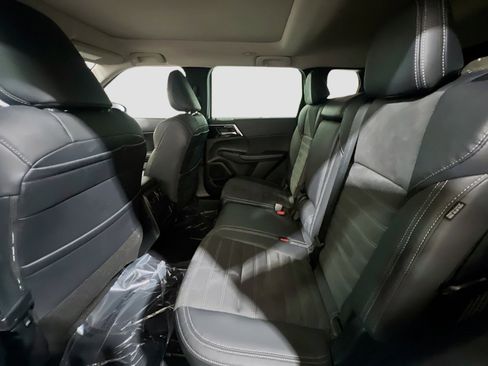 Used 2023 Mitsubishi Outlander SE image 18