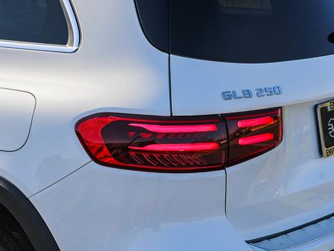 Used 2025 Mercedes-Benz GLB 250 GLB 250 image 11