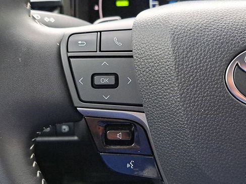 Used 2025 Toyota Camry SE image 19