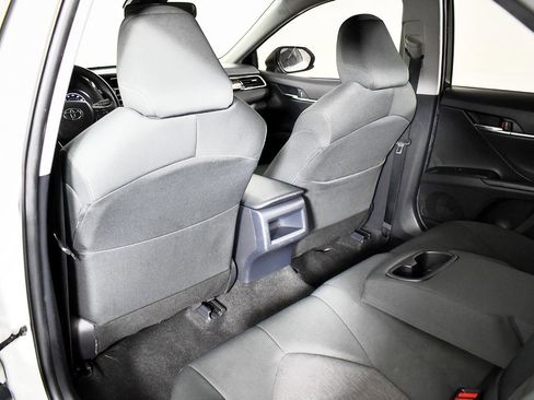 Used 2018 Toyota Camry LE image 19