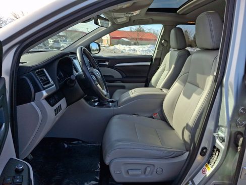 Used 2018 Toyota Highlander XLE image 14