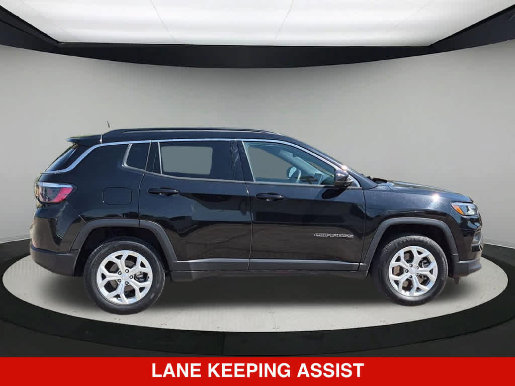 Used 2024 Jeep Compass Latitude AWD/4WD image 8