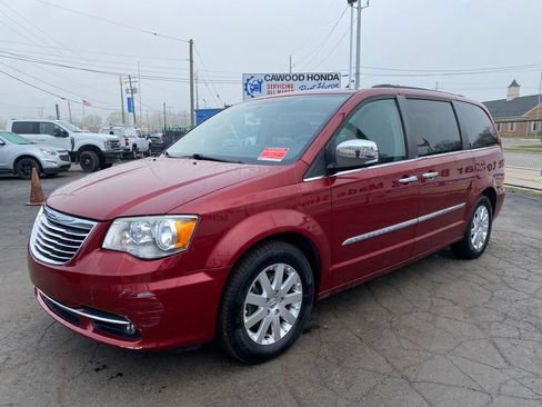 Used 2012 Chrysler Town & Country Touring-L w/ Driver Convenience Group FWD image 7