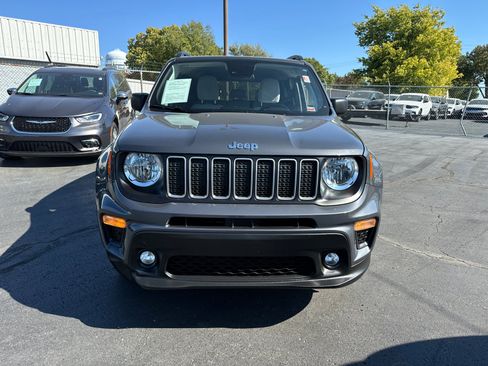 Used 2022 Jeep Renegade Latitude image 2