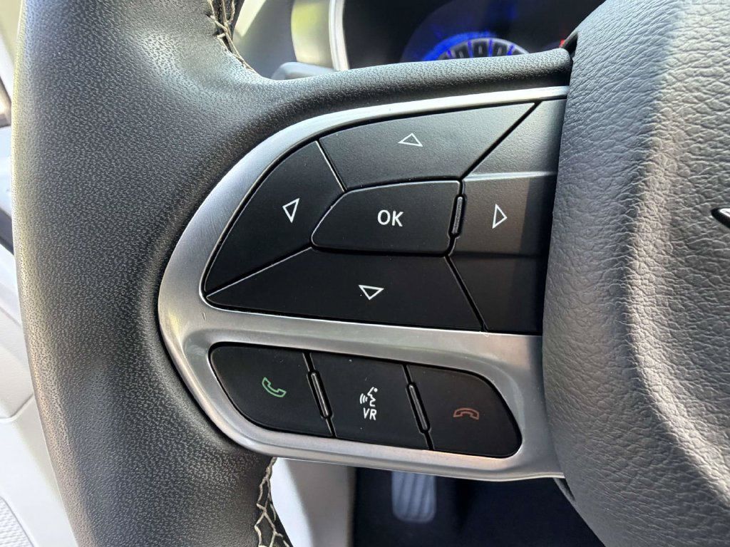 Used 2024 Chrysler Pacifica Touring-L FWD image 23