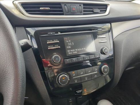 Used 2016 Nissan Rogue S image 12