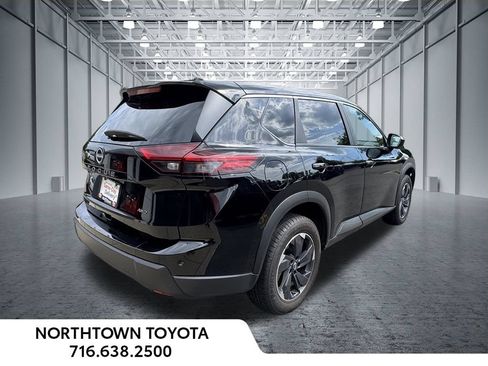 Used 2025 Nissan Rogue SV AWD/4WD image 15